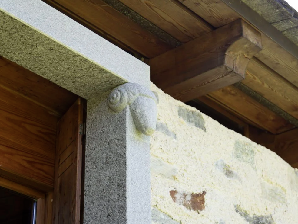 Ingresso in pietra — Rustico Orabino